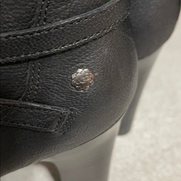 Ugg’s boots used in good condition size 9 - Picture 7 of 11